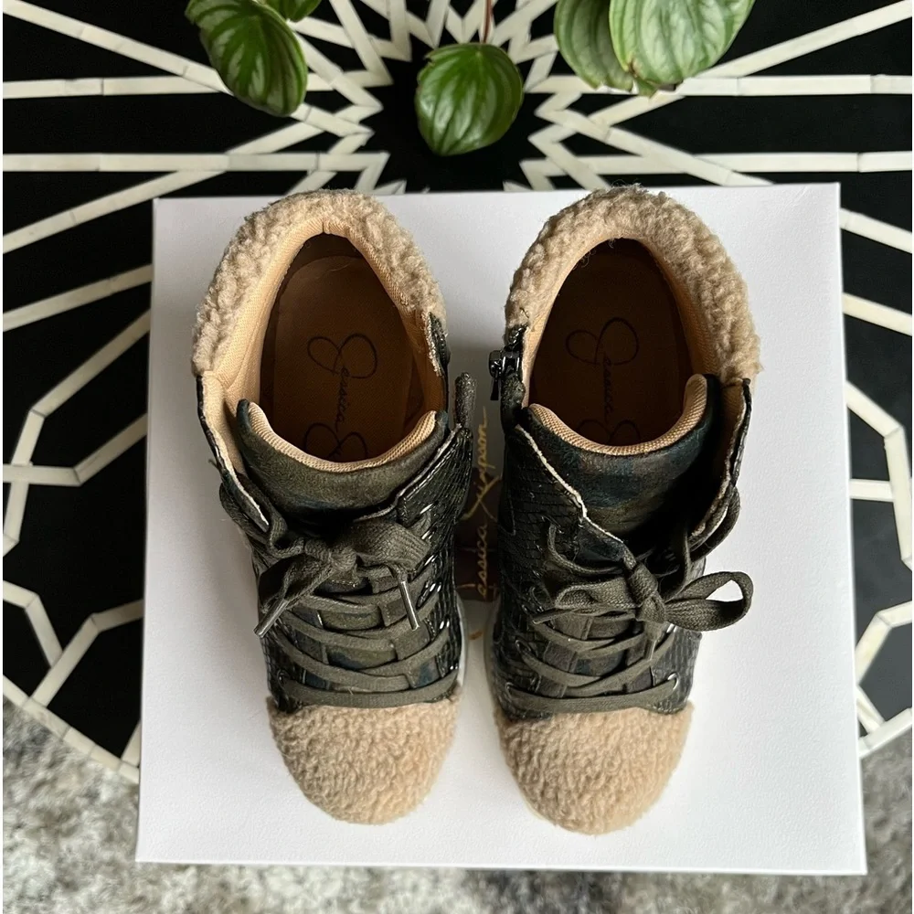 JESSICA SIMPSON Women's Meliney Cozy Lug Sole Wedge Sneaker Booties